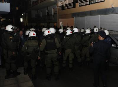 Κόμματα και φορείς καταγγέλλουν τη χρήση αστυνομικής βίας