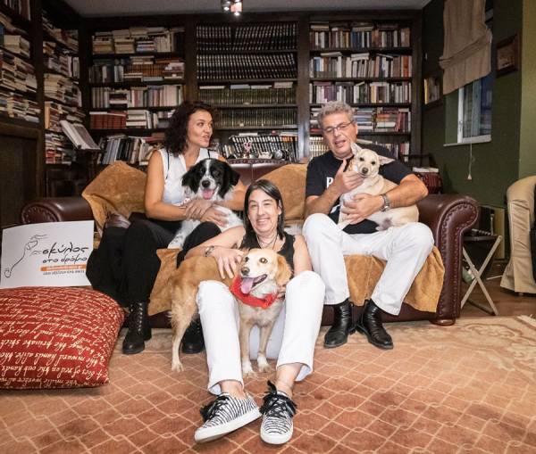 Γιόλα Αργυροπούλου, Γιώργος Κωνσταντινίδης και Ιωάννα Εμμανουήλ για το άλμπουμ «Σκύλος στο δρόμο»
