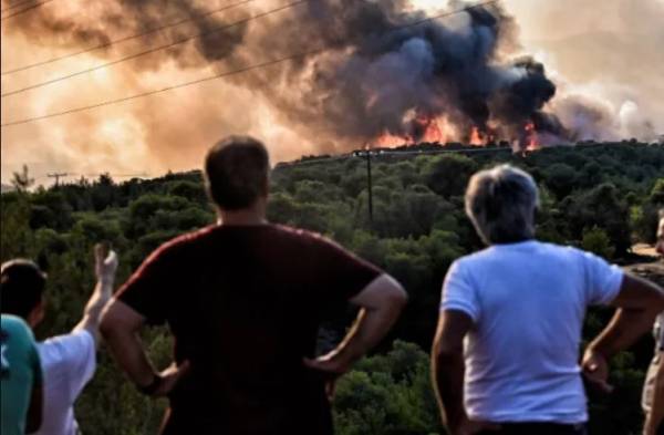 Εκτός ελέγχου η φωτιά στη Ρόδο - Μάχες με τις αναζωπυρώσεις σε Δυτική Αττική και Λουτράκι (Βίντεο)