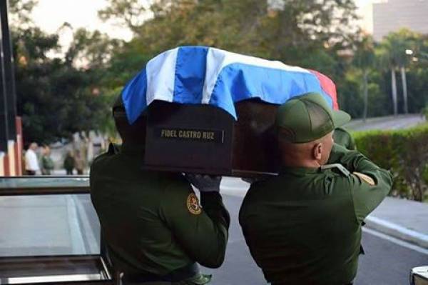 Ξεκίνησε η κηδεία του Φιντέλ Κάστρο