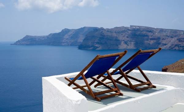 Σε θετικό πρόσημο τα έσοδα και οι αφίξεις για τον ελληνικό τουρισμό