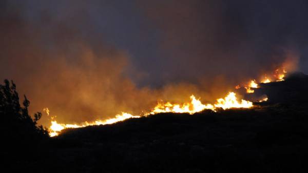 Κεφαλονιά: Μεγάλη πυρκαγιά στην περιοχή Ζόλα, προς εκκένωση το χωριό