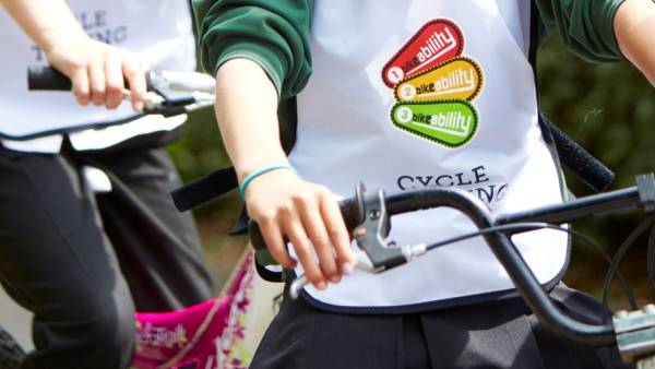 Σχολική ποδηλατάδα από το 10ο Πειραματικό Δημοτικό Σχολείο Καλαμάτας