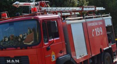 Υλικές ζημιές από πυρκαγιά σε φανοποιείο στη Νίκαια
