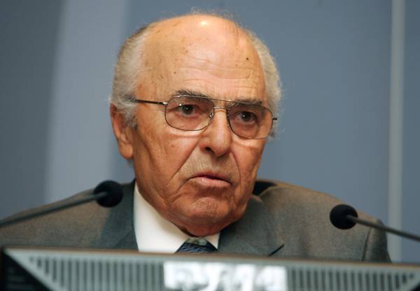 HELMEPA: Υποτροφίες στη μνήμη Κωνσταντακόπουλου, Λιβανού και Νταϊφά