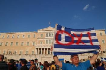 Die Zeit: «Η Ευρώπη πρέπει να λάβει σοβαρά υπόψη της το “όχι” των Ελλήνων στο δημοψήφισμα»