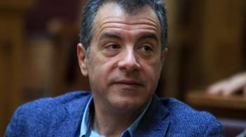 Θεοδωράκης: Θα ψηφίσουμε για τα παιδιά μας τη συμφωνία που θα φέρει ο Τσίπρας