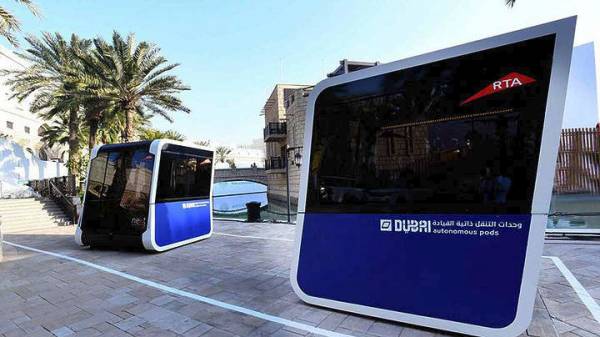 Το Ντουμπάι άρχισε να δοκιμάζει ηλεκτροκίνητα λεωφορειάκια χωρίς οδηγό