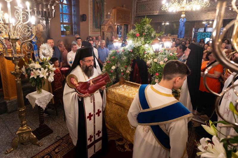 Ο Επιτάφιος της Παναγίας στα Λέϊκα Καλαμάτας (φωτογραφίες)
