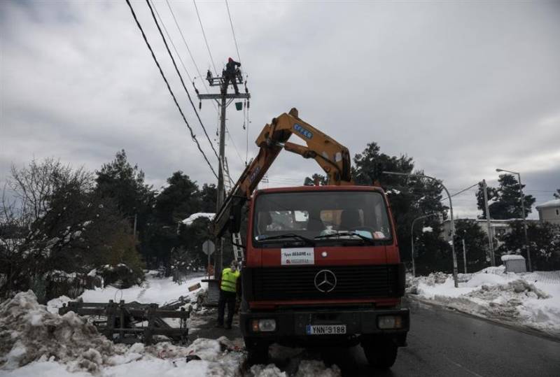 ΔΕΔΔΗΕ: Πώς η αποζημίωση για διακοπές ρεύματος λόγω κακοκαιρίας – Τι ισχύει για ηλεκτρικές συσκευές