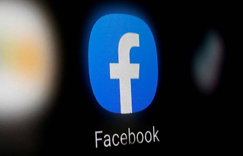 Facebook: Δέχεται πιέσεις για να πουλήσει Instagram και WhatsApp