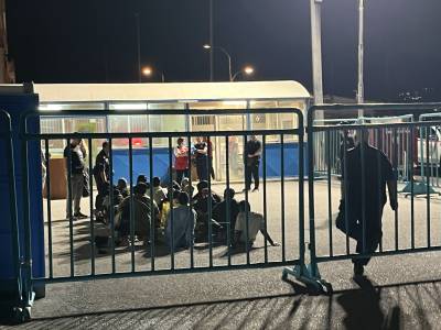 Καλαμάτα: 23 μετανάστες από το Μπανγκλαντές στο λιμάνι (βίντεο)