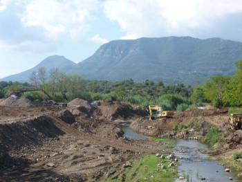 Με αργούς ρυθμούς το γιοφύρι στην Μαυροζούμαινα