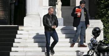 Εκτακτη συνάντηση Βαρουφάκη - Τσίπρα στο Μέγαρο Μαξίμου