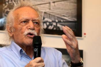 Παραιτήθηκε από το Ευρωκοινοβούλίο ο Μαν. Γλέζος