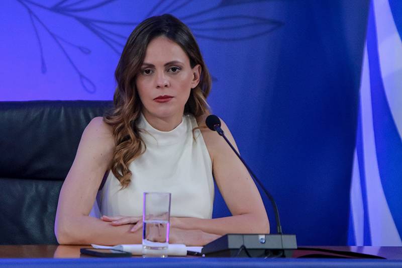 Έφη Αχτσιόγλου: &quot;Σαν τον κλέφτη η κυβέρνηση καταργεί άλλο ένα δικαίωμα των εργαζομένων