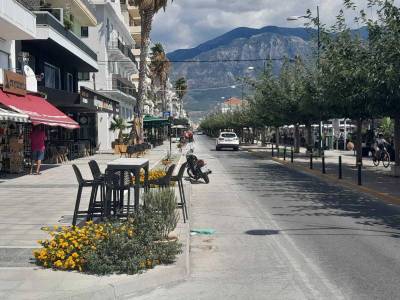 Ψηφίστηκε με βολές η παράταση στο έργο ανάπλασης Ναυαρίνου