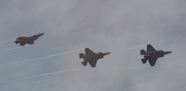 ΗΠΑ: Όπλα και F-35 για την Ελλάδα ζητά ο Μενέντεζ - Τι περιλαμβάνει το νομοσχέδιο