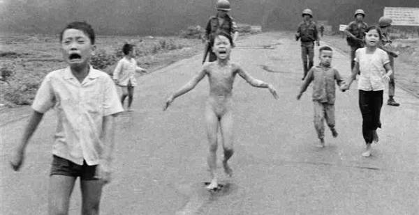 Το Facebook επέτρεψε τελικά τη χρήση της ιστορικής φωτογραφίας του πολέμου στο Βιετνάμ