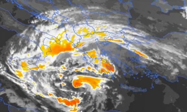Η πορεία του μεσογειακού κυκλώνα, όπως φαινόταν από το διάστημα (Βίντεο)