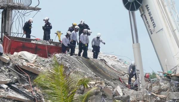 Κατάρρευση κτιρίου στo Μαϊάμι: Σβήνουν οι ελπίδες για τον εντοπισμό επιζώντων