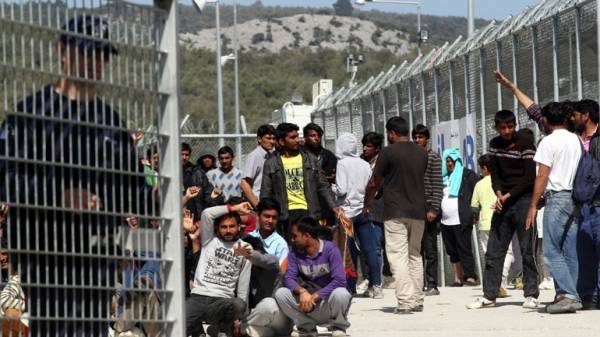 Υπεράριθμοι οι πρόσφυγες και μετανάστες στις δομές φιλοξενίας των Ενόπλων Δυνάμεων σε Διαβατά, Κω, Λέσβο, Σάμο και Χίο