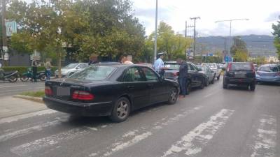 Καλαμάτα: Καραμπόλα 4 αυτοκινήτων στην οδό Αρτέμιδος