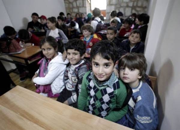 Καθολική άρνηση των προσφυγόπουλων στα σχολεία, από τους συλλόγους γονέων της Αλεξάνδρειας