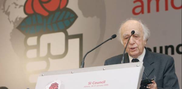 Κύπρος: Πέθανε ο ιστορικός ηγέτης της ΕΔΕΚ Βάσος Λυσσαρίδης