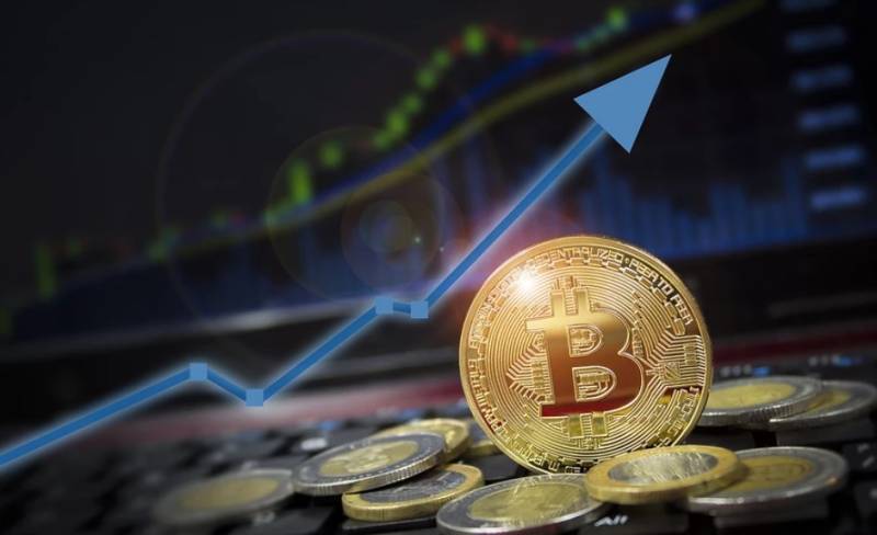 Bitcoin: Ξεπερνά τα 56.000 δολάρια και βρίσκεται σε υψηλά 2 ετών