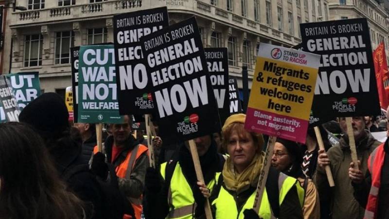Διαδήλωση κίτρινων γιλέκων και στο Λονδίνο για την πολιτική λιτότητας