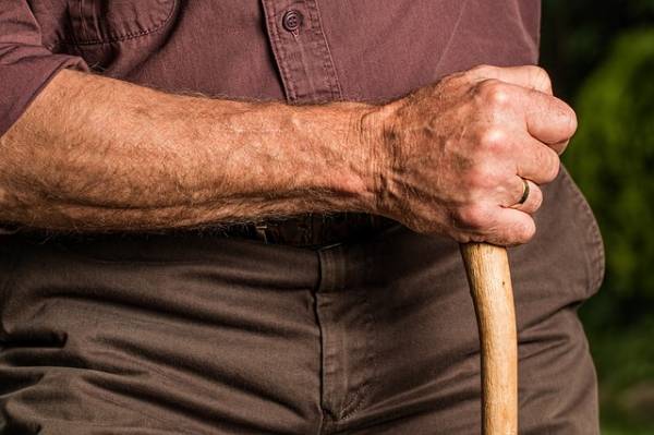 Μεσσηνία: Λήστεψαν με απειλή μαχαιριού 97χρονο και 92χρονη για 80 ευρώ!