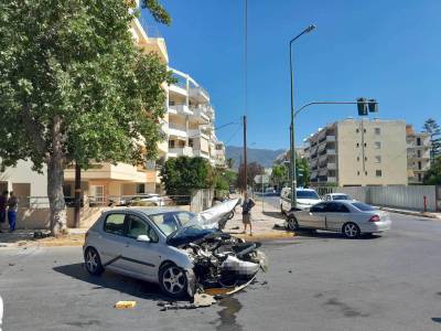 Καλαμάτα: Τροχαίο με τραυματισμούς στη διασταύρωση Ηρώων και Κρήτης