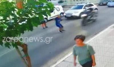 Τροχαίο στα Χανιά: Σοκαριστικό βίντεο με τη μηχανή που παρέσυρε 10χρονο
