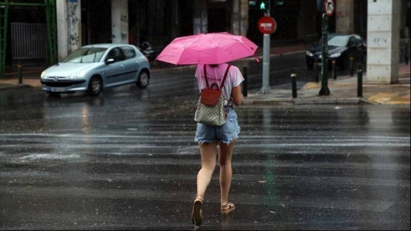 Βροχές και καταιγίδες την Κυριακή σε αρκετές περιοχές και μικρή πτώση της θερμοκρασίας