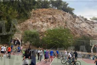 Πετρούπολη: 15χρονη έπεσε από τον γκρεμό - Σε σοβαρή κατάσταση στο νοσοκομείο (βίντεο)