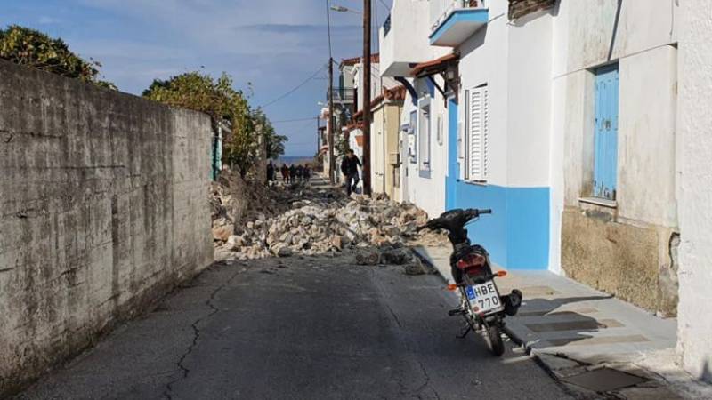 Στην Αθήνα μεταφέρεται 14χρονος που τραυματίσθηκε στον σεισμό της Σάμου (βίντεο)