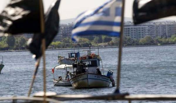Τούρκοι αλιείς επιμένουν να ψαρεύουν στα ελληνικά χωρικά ύδατα