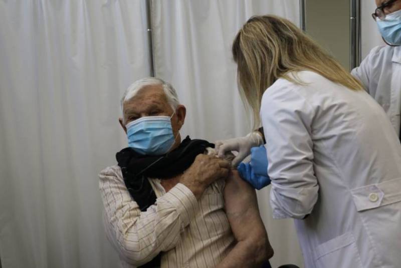 Ξεκίνησε ο εμβολιασμός ηλικιωμένων και στο Κέντρο Υγείας Καλαμάτας (βίντεο)