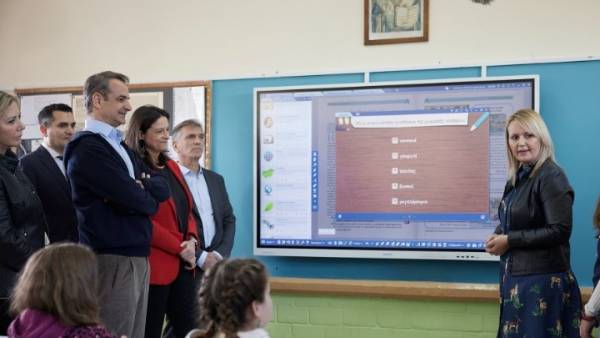 Μητσοτάκης: Γίνεται πράξη το νέο ψηφιακό σχολείο - Εφοδιάζονται με 36.000 διαδραστικούς πίνακες Δημοτικά, Γυμνάσια και Λύκεια