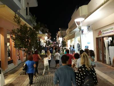 Πλημμύρισε κόσμο το κέντρο της Μεσσήνης στη Λευκή Νύχτα