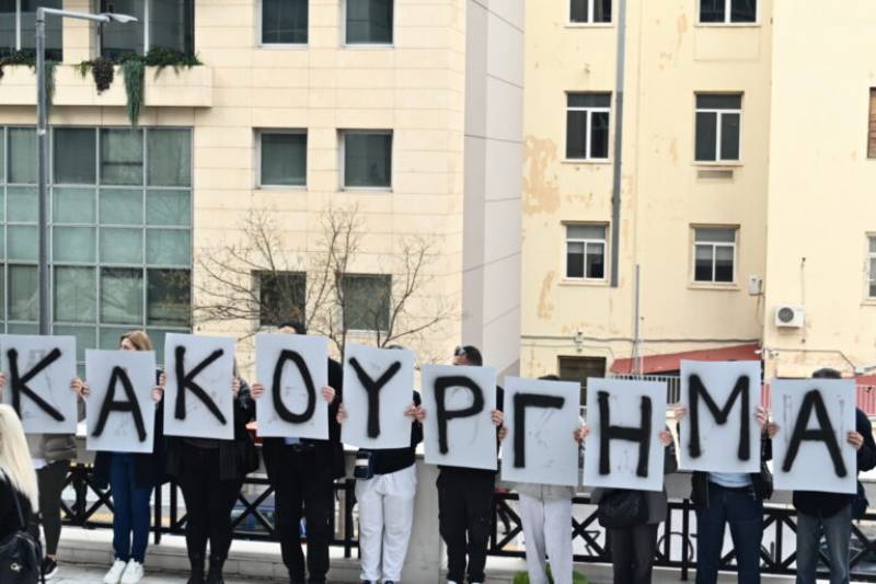 Δίκη Μάτι: Πλήθος κόσμου στο Εφετείο Αθηνών για την εισαγγελική αγόρευση (βίντεο)