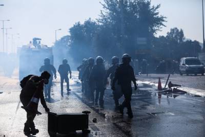 Καταγγελία: Εποχικός πυροσβέστης ακρωτηριάστηκε από κρότου-λάμψης των ΜΑΤ!