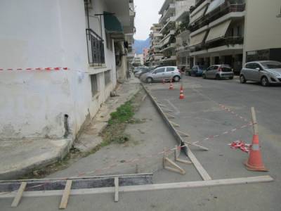 Πεζοδρόμια στη Μαιζώνος
