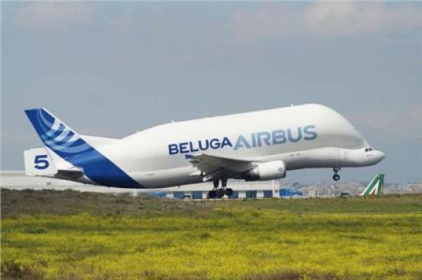 Στο αεροδρόμιο &quot;Ελ. Βενιζέλος&quot; το εντυπωσιακό Beluga Airbus (Βίντεο)
