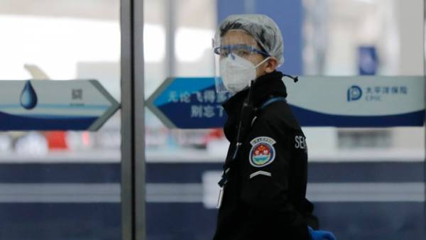 Πάνω από χίλιες πτήσεις ακυρώθηκαν στα αεροδρόμια του Πεκίνου
