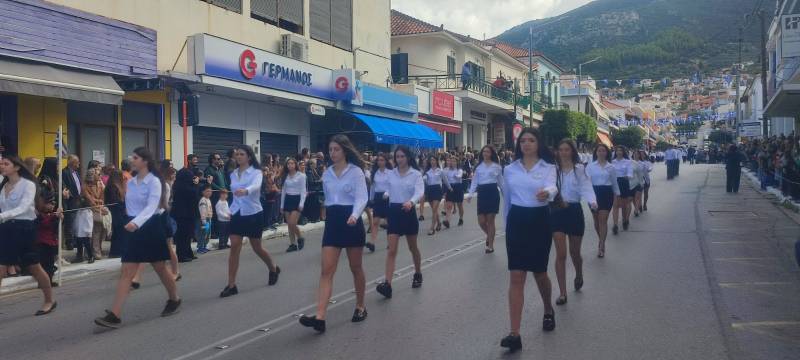 Με παρέλαση, τιμές και παραδοσιακούς χορούς γιορτάστηκε η 28η Οκτωβρίου στην Κυπαρισσία (φωτο)