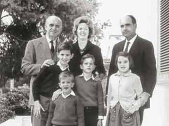 Η Irish Times κάνει αφιέρωμα στην &quot;χαρισματική οικογένεια Παπανδρέου&quot;