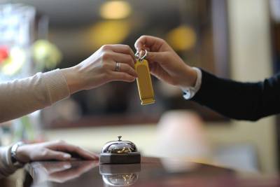 Ξενοδόχοι: «Οι αγρότες πρέπει να καταλάβουν ότι υποφέρουμε» (βίντεο)