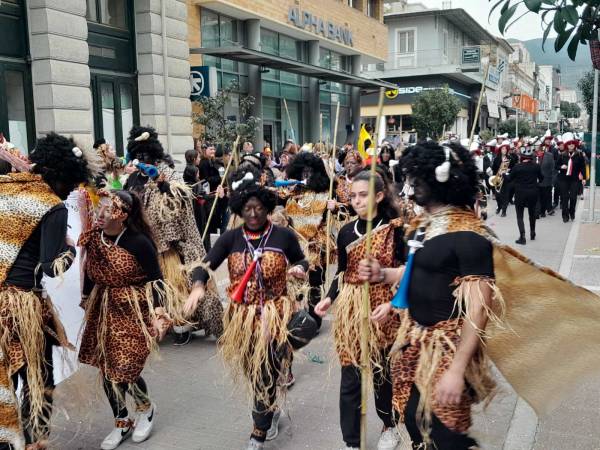 Με τη μεγάλη παρέλαση κορυφώθηκε το 10ο Καλαματιανό Καρναβάλι (βίντεο-φωτογραφίες)